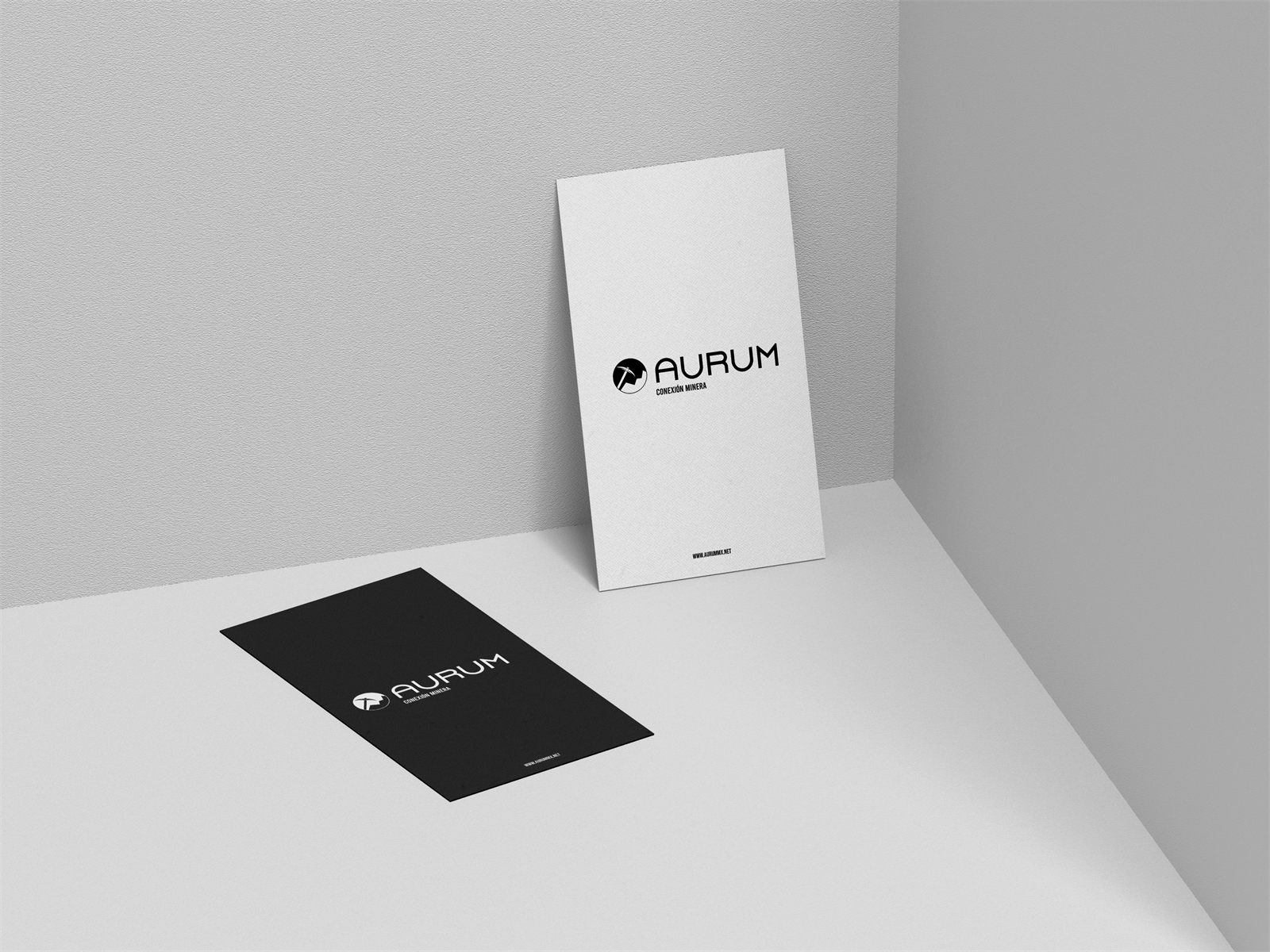 Papelería con el logotipo de Aurum Conexión Minera
